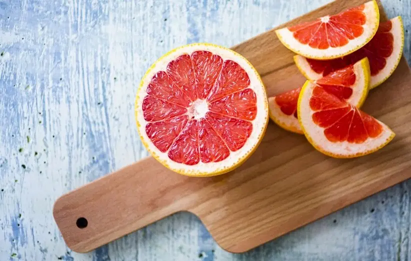 fresh-grapefruit-on-chopping-board