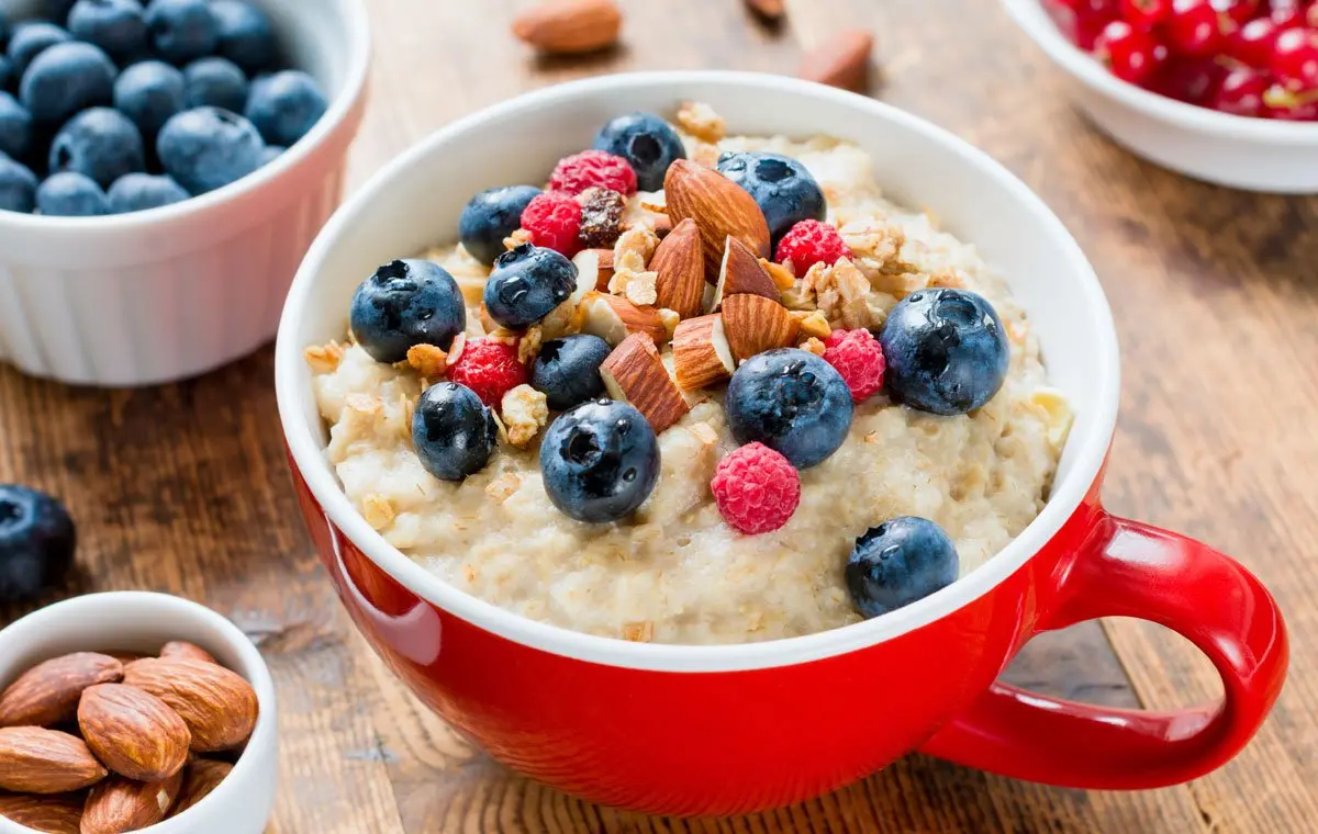 oatmeal-with-milk-and-fruit