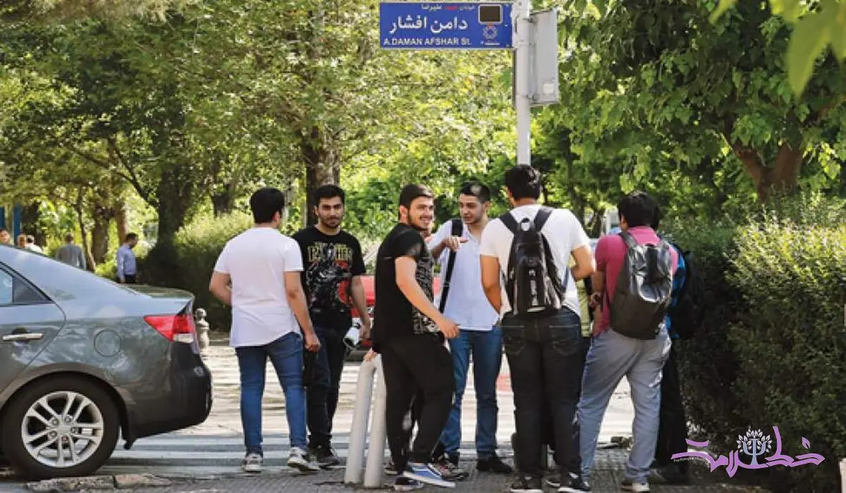 دختران نوجوان ظاهر خود را با چه کسانی مقایسه می کنند؟