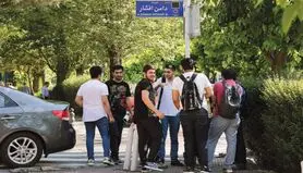 دختران نوجوان ظاهر خود را با چه کسانی مقایسه می کنند؟