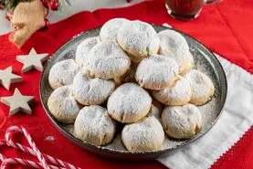 طرز تهیه کورابیدس شیرینی بادام و کره یونانی 