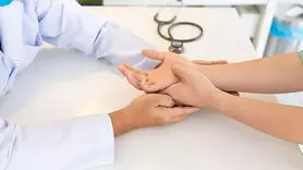 علائم روی دست نشانه این بیماری است