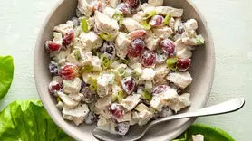 طرز تهیه سالاد مرغ و انگور/غذایی خاص برای ناهار
