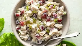 طرز تهیه سالاد مرغ و انگور/غذایی خاص برای ناهار