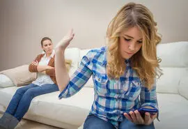 روانشناسی رابطه | 8 نشانه که دوستت به تو اهمیت نمی دهد و ارزشی برایت قائل نیست