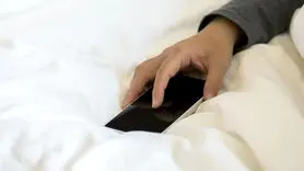 زمان مناسب چک کردن موبایل بعد از بیدار شدن