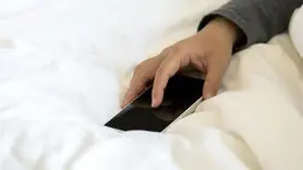 زمان مناسب چک کردن موبایل بعد از بیدار شدن