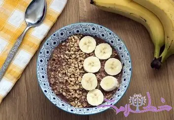 صبحانه‌ای برای خلق خوب/ طرز تهیه کاسه کینوا، کاکائو و موز