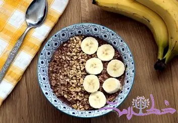 صبحانه‌ای برای خلق خوب/ طرز تهیه کاسه کینوا، کاکائو و موز