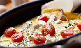 طرز تهیه املت با پنیر صبحانه؛ صبحانه‌ای خوشمزه و متفاوت