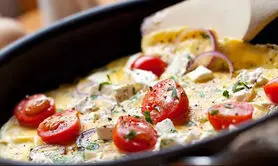 طرز تهیه املت با پنیر صبحانه؛ صبحانه‌ای خوشمزه و متفاوت