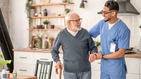 علل اصلی بوی بدن منحصر به فرد در سالمندان 