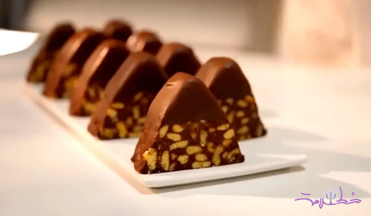 فیلم/ طرز تهیه متفاوت شیرینی شکلاتی برای عید + فوری و ارزان