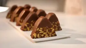 فیلم/ طرز تهیه متفاوت شیرینی شکلاتی برای عید + فوری و ارزان