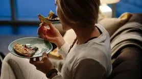 3 مشکل بزرگ که با دیر غذا خوردن اتفاق می افتد