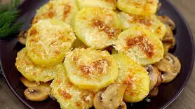 فیلم/ طرز تهیه سوفله سیب زمینی و قارچ خوشمزه و فوری+ ارزان بدون گوشت