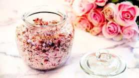 طرز تهیه اسکراب بدن گل رز / راز پوستی نرم و شاداب