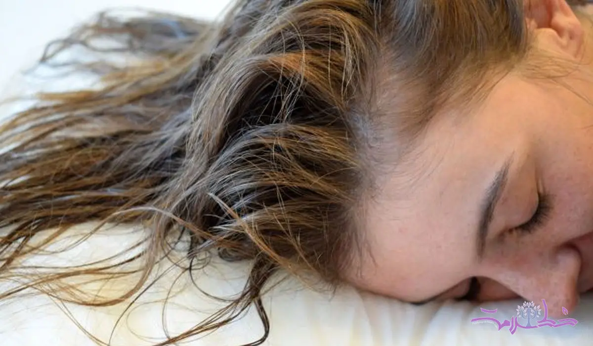 4 مشکلی که هرگز فکر نمی کنید با موی خیس خوابیدن ایجاد کند