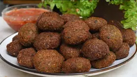 فیلم / طرز پخت فلافل با عدس و سیب زمینی به سبک عراقی