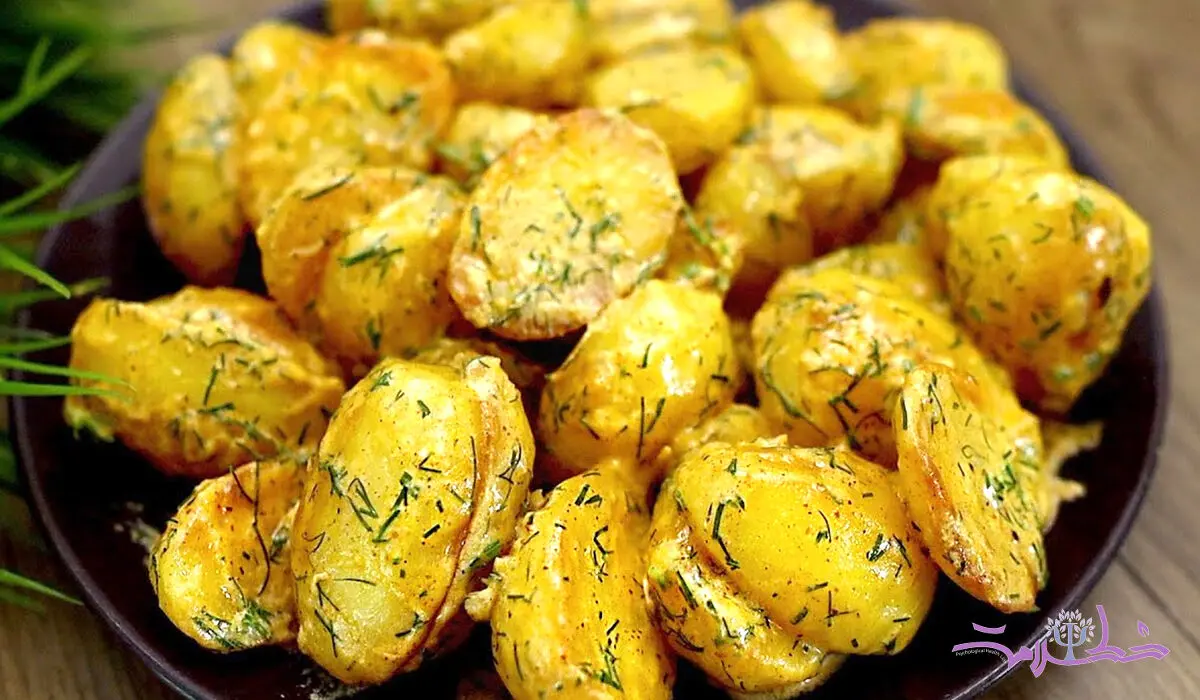 فیلم/ طرز تهیه سیب زمینی با سس خامه ای و شوید + ارزان، خوشمزه و بدون گوشت
