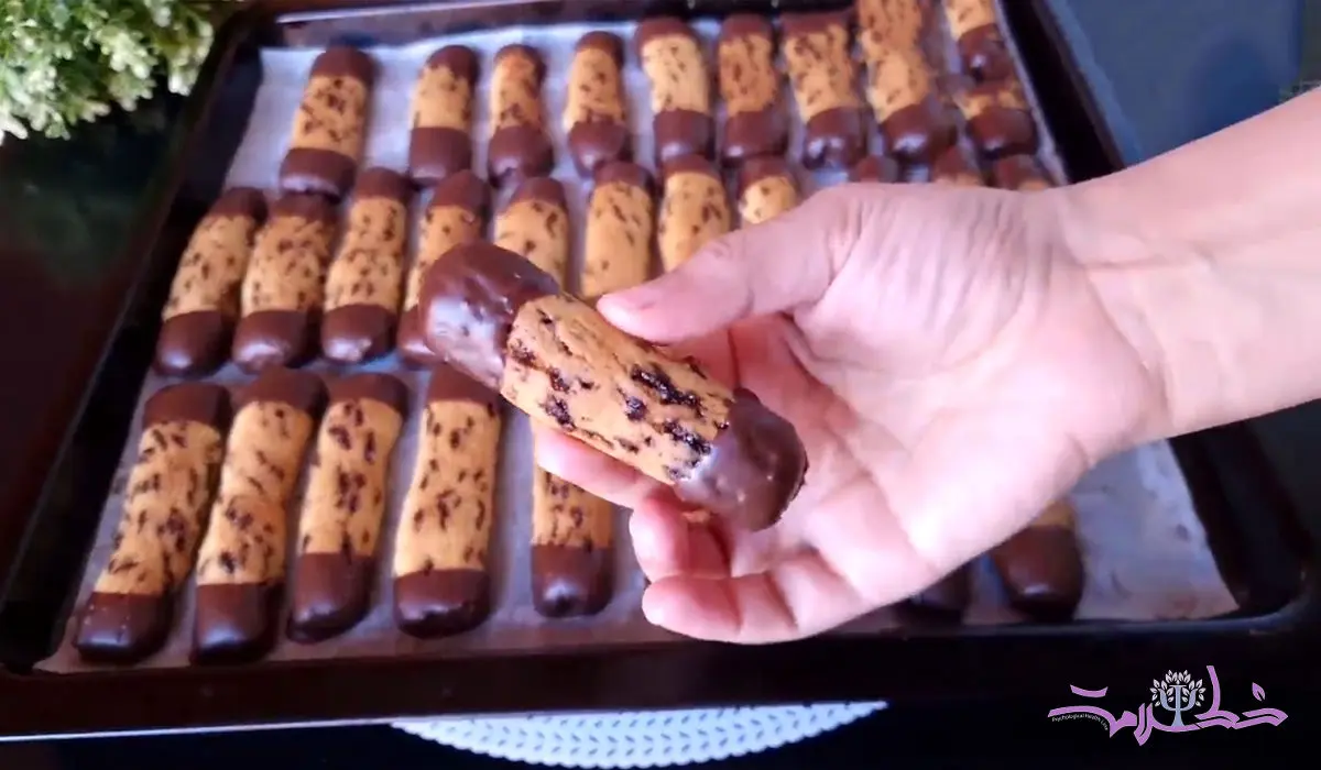 فیلم/ طرز تهیه فوری کوکی ترافلی با روکش شکلاتی+ ساده و ارزان برای عید