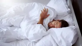 فیلم/چرا وقتی جای تان عوض می شود نمی توانید بخوابید؟ + علل شگفت انگیزی دارد ببینید