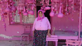  زن 75 ساله ترکیه‌ای چرا خانه‌اش را به رنگ صورتی درآورد؟ + پشت این جذابیت توریستی چه درد روانی است؟ 