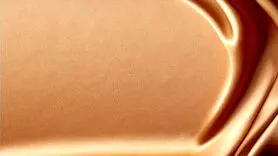 کاربرد رنگ شتری در طراحی لباس‌ها و دکوراسیون خانه