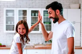 چگونه تشویق می‌تواند تغییرات بزرگی در زندگی ایجاد کند؟ + جدول تاثیرگذارترین واژه ها در رابطه و کار