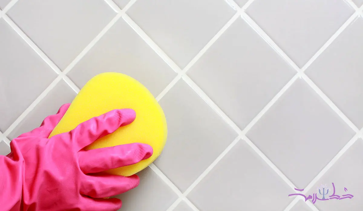 چگونه کاشی های حمام را در کمتر از 30 دقیقه برق بیندازید؟