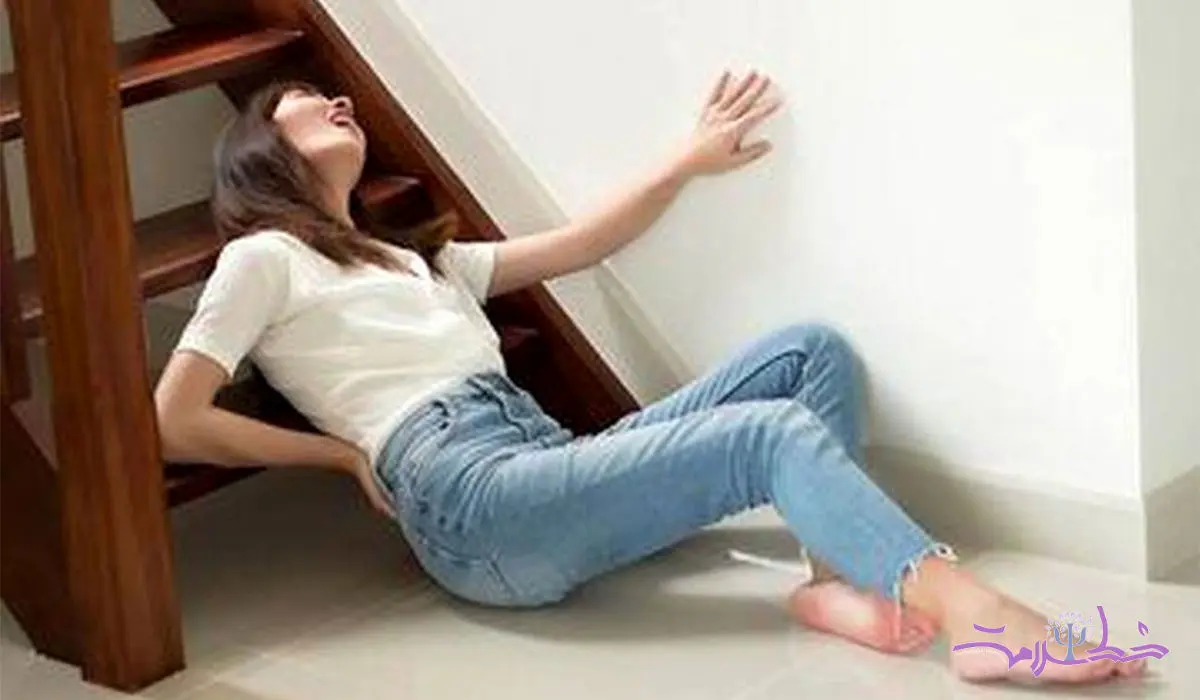 زنان از پله ها بیشتر می افتند یا مردان؟+ 8 رفتار پرخطر زنان