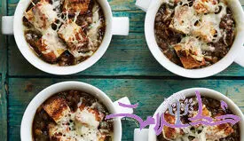 طرز تهیه سوپ پیاز فرانسوی/ وقتی سادگی تبدیل به یک غذای لوکس می شود+ کاراملی شدن شروع و به یک تجربه عمیق ختم می شود