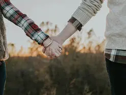 شفافیت در مورد نحوه خرج کردن پول همسران چقدر باید باشد؟