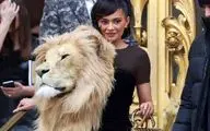 کایلی جنر با لباس شیر غول‌پیکر در فشن شو پاریس؛ جنجال جهانی!