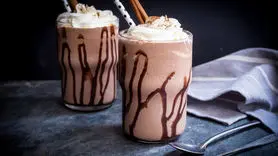 طرز تهیه میلک شیک شکلاتی برای روزهای تعطیل 