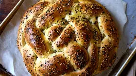 فیلم/ طرز تهیه بی نظیرترین نان + نان پیاز  هم فوری هم خاص
