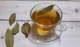 فواید شگفت‌انگیز نوشیدن آب برگ بو با معده خالی