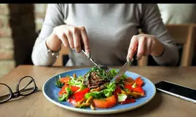 آیا مهم است که وعده های غذایی را در چه ساعتی می خورید؟
