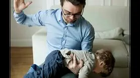پیامدهای ضربه ملایم به باسن کودکان برای تنبیه 