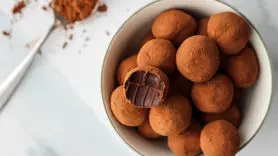 فیلم/ طرز تهیه ترافل شکلاتی خانگی+ عصرانه ای بی نظیر و مقوی