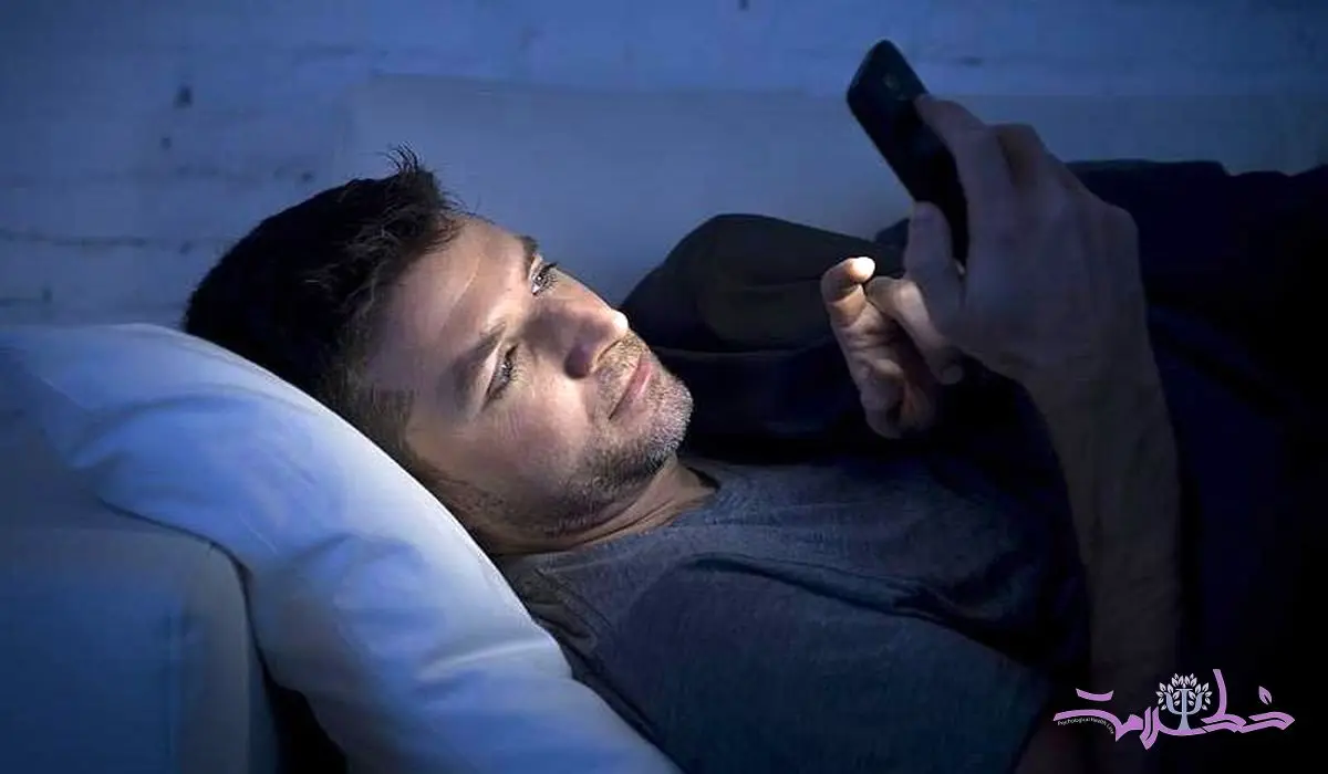 آسیب استفاده از تلفن‌همراه در تخت خواب را جدی بگیرید!