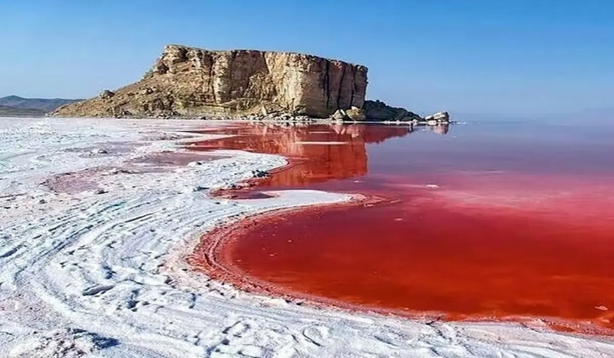 تغییر رنگ دریاچه ارومیه به رنگ قرمز و نارنجی  توجه ناسا را جلب کرد!