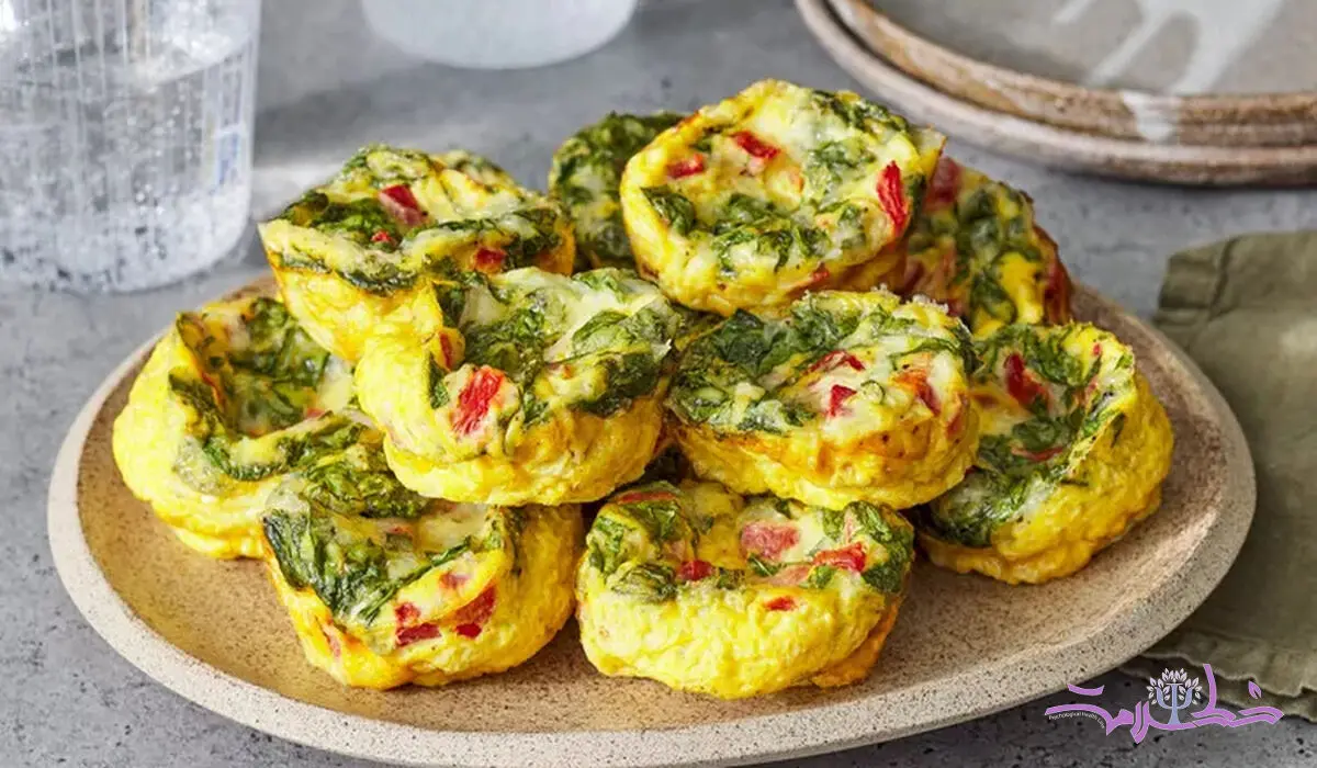 طرز تهیه املت لقمه ای فلفل قرمز و اسفناج/ صبحانه ای با طعم بی نظیر