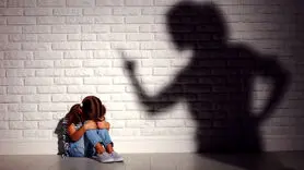 اگر این 5 رفتار را دارید، کنار مادری خودشیفته بزرگ شده اید
