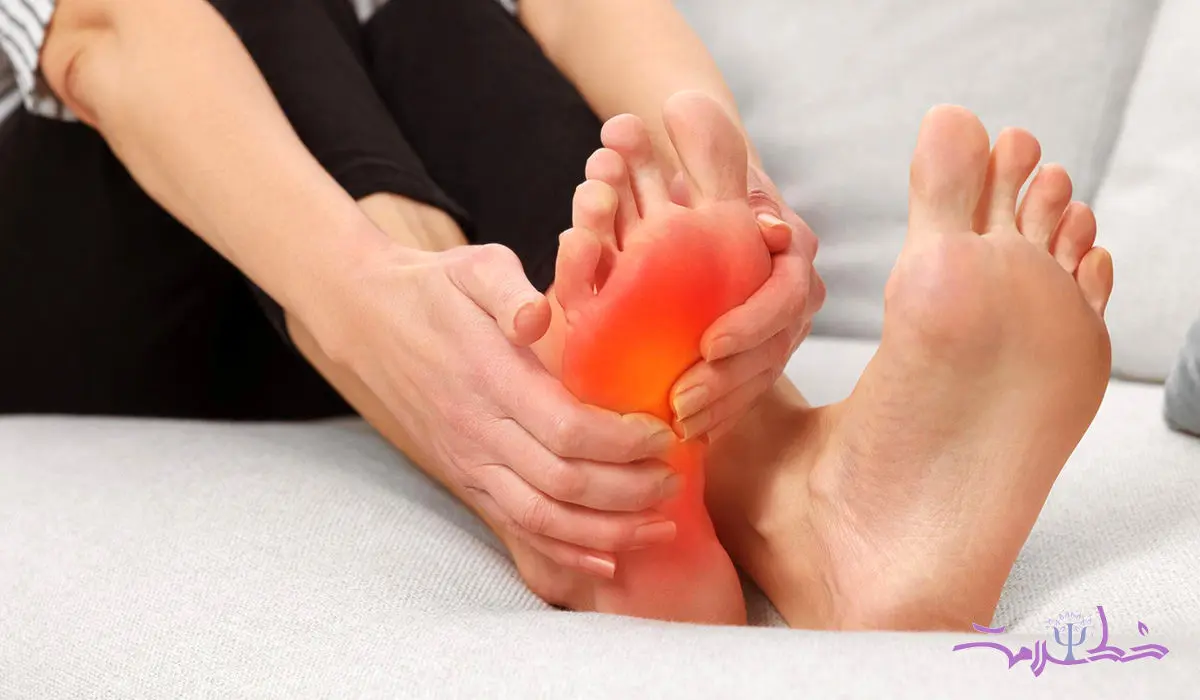 علت مهم داغی کف پا / چگونه آن را درمان کنیم؟ + تاثیر داغی کف پا بر سلامت روان