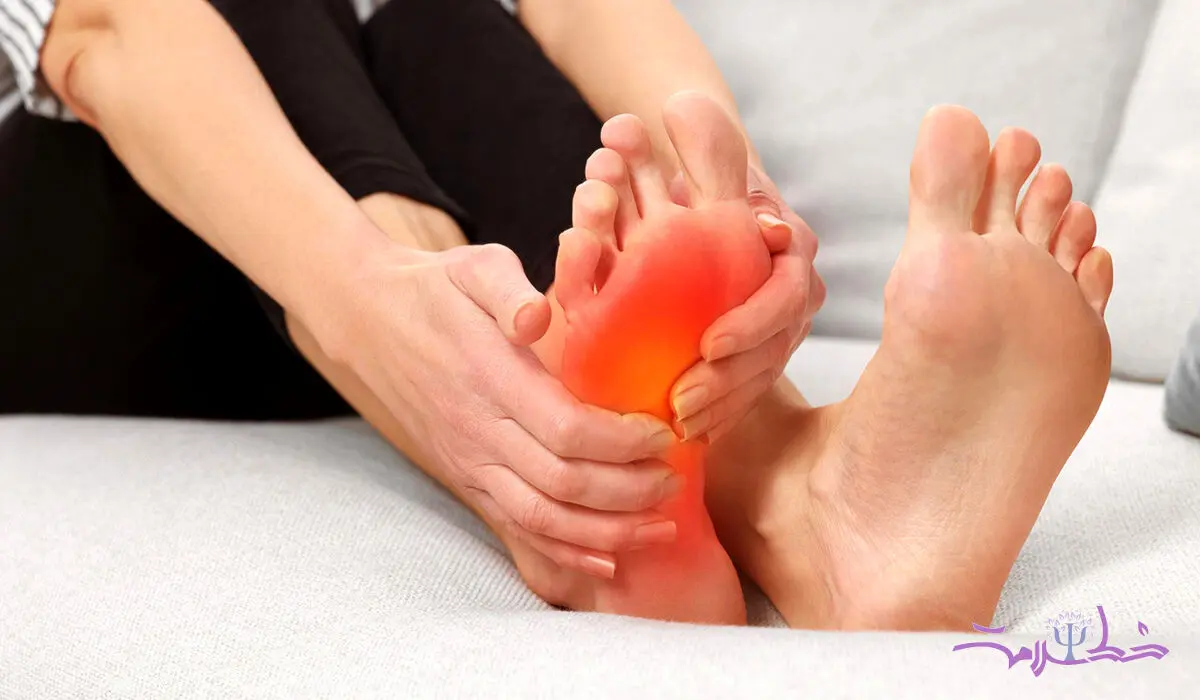 علت مهم داغی کف پا / چگونه آن را درمان کنیم؟ + تاثیر داغی کف پا بر سلامت روان