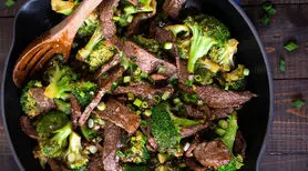 خوراک خوش عطر سبزیجات و گوشت