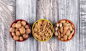 بادام یا گردو کدام برای سلامتی مفیدتر است؟ + جدول مقایسه ارزش غذایی 