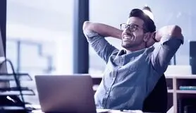 ۱۰ ترفند ساده برای عاشق شدن به شغل‌تان: از قدردانی تا گیاهان!