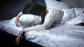 فیلم/ دلایل پریدن از خواب در شب+راهکارهای علمی